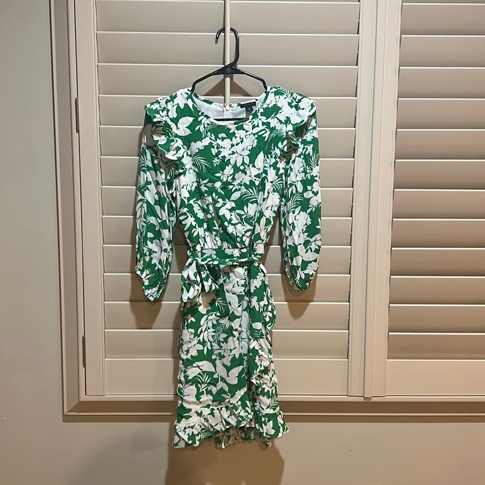 White and green floral dress from Ann Taylor! Size 0